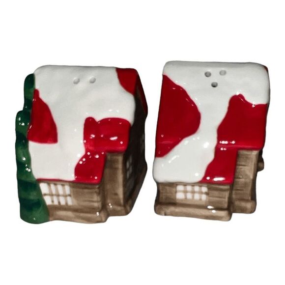 Dolly Parton Ceramic Christmas Cabin Salt And Pepper Shakers Farmhouse - Picture 5 of 5